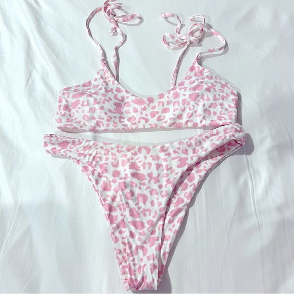 Pink shein swimsuit - Picture 1 of 3